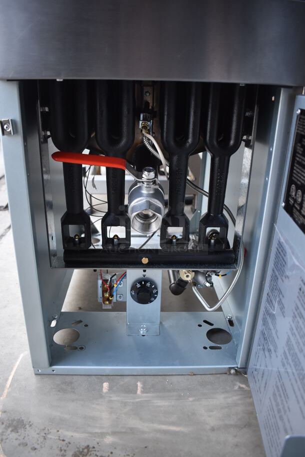 BRAND NEW SCRATCH AND DENT! 2022 CPG FF400-N Stainless Steel Commercial Floor Style Natural Gas Powered Deep Fat Fryer w/ 2 Metal Fry Baskets and Legs. 120,000 BTU. 15.5x30x42 - Image 5 of 8