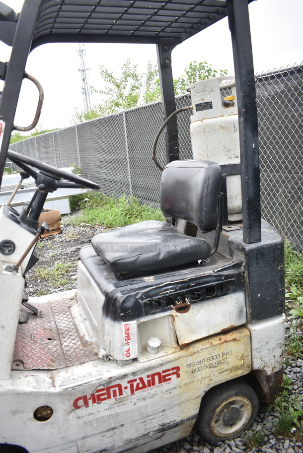 Datsun CFO1 Type G Metal Commercial 2,400 Pound Capacity Propane Gas Powered Fork Lift. Reads 2,300 Hours. Does Not Have Service Brakes. Runs and Drives! - Image 6 of 12