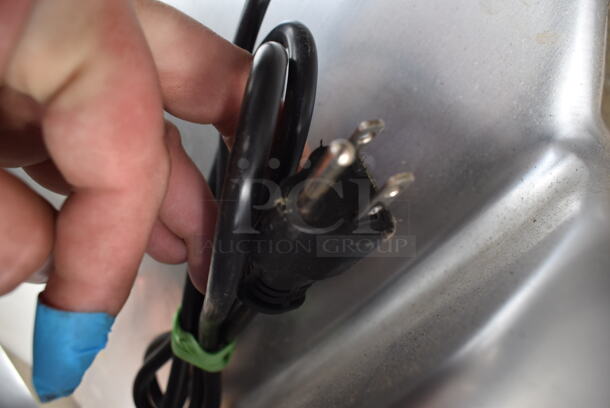 BRAND NEW SCRATCH AND DENT! 2023 Hobart Centerline EDGE14-11 Stainless Steel Commercial Countertop Meat Slicer w/ Blade Sharpener. Backside Knob is Broken. 115 Volts, 1 Phase. Tested and Working! - Image 4 of 5