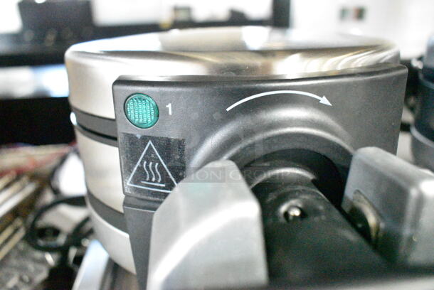 BRAND NEW SCRATCH AND DENT! Waring WW300BX Non-Stick Quad Belgian Waffle Iron / Maker. 208 Volts, 1 Phase. Tested and Working! - Image 6 of 9