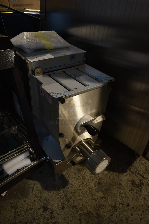 BRAND NEW SCRATCH AND DENT! Sirman 4011506B Concerto 5 Stainless Steel Commercial Countertop 9 lb. Pasta Machine. 120 Volts, 1 Phase. Stock Picture Used as Gallery. Tested and Working! - Image 2 of 7