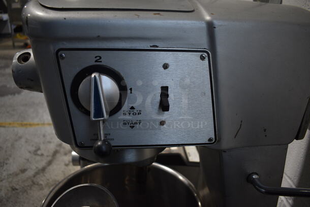 Hobart Model D-300 Metal Commercial Floor Style 30 Quart Planetary Mixer w/ Stainless Steel Mixing Bowl, Whisk and 2 Dough Hook Attachments. 208 Volts, 3 Phase. 21x27x45. Cannot Test Due To Cut Cord - Image 2 of 8