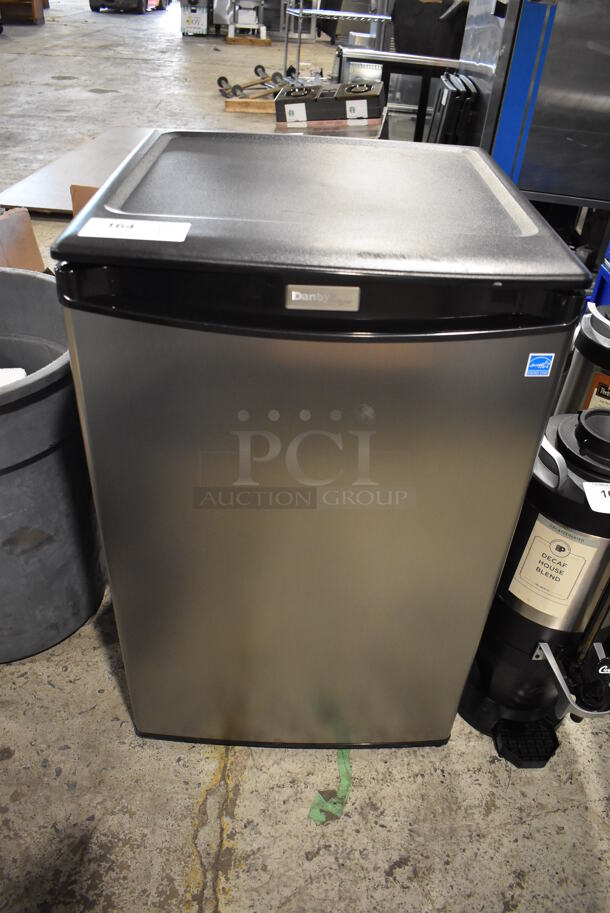 Danby DAR044A5BSLDD Metal Mini Cooler. 115 Volts, 1 Phase. 21x21x33. Tested and Working! - Image 1 of 5