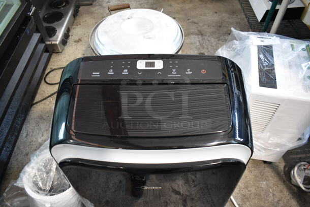 BRAND NEW SCRATCH AND DENT! Midea MAP10HS1WBL 10,000 BTU 4 in 1 Smart Portable Air Conditioner with Heat. 115 Volts, 1 Phase. Tested and Working! - Image 5 of 7
