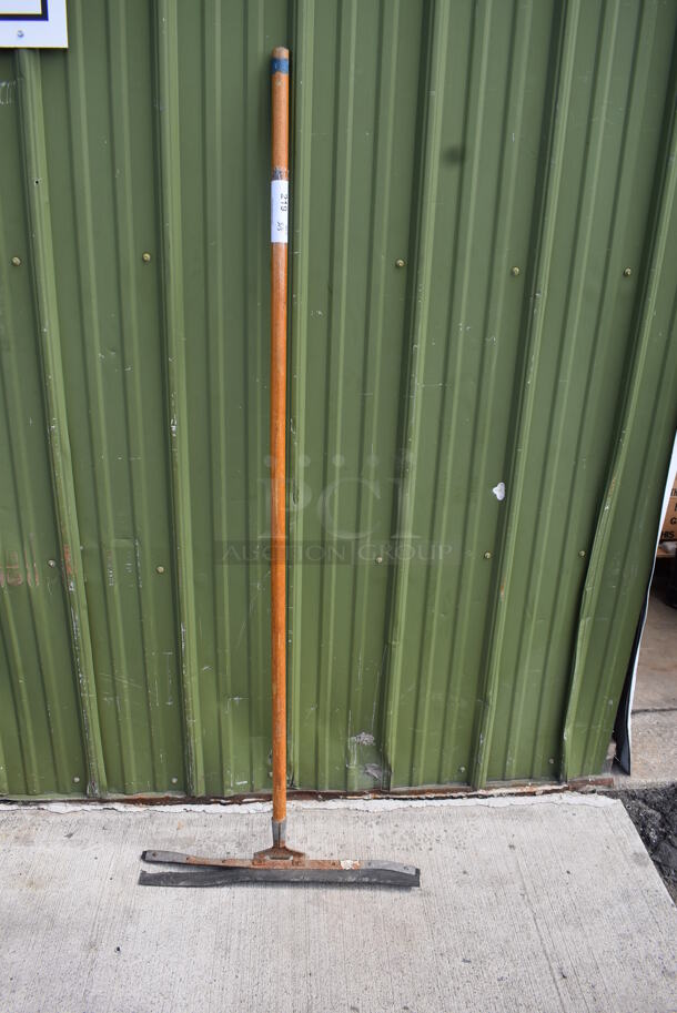 Squeegee. - Image 1 of 2