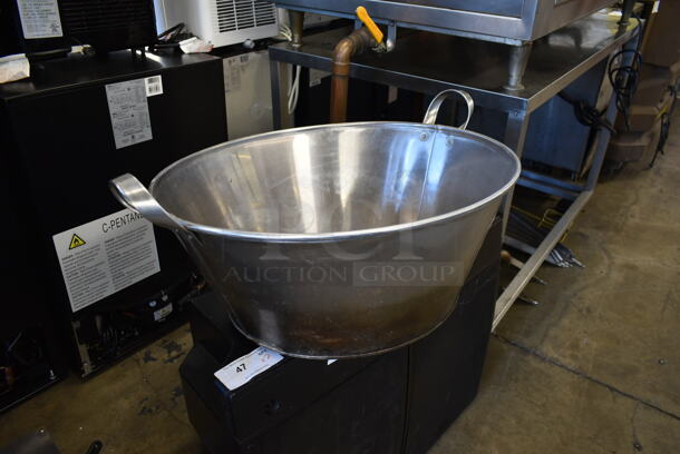 Metal Bowl w/ Handles. - Image 2 of 4