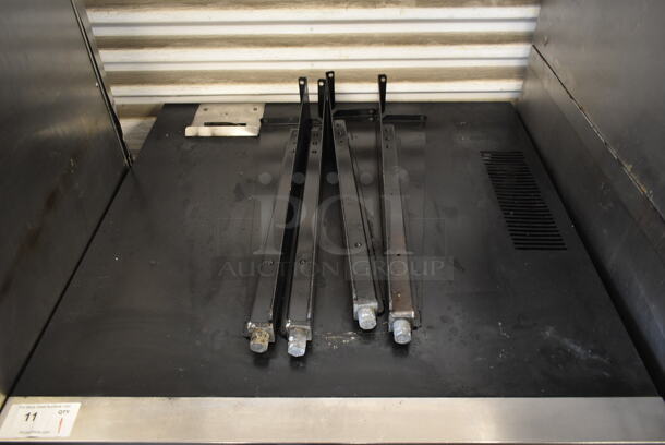 Stainless Steel Commercial Full Size Convection Oven w/ View Through Doors, Metal Oven Racks and Thermostatic Controls. Comes w/ Legs! - Image 2 of 4