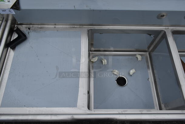 BRAND NEW SCRATCH AND DENT! Regency 600S32424224 Stainless Steel Commercial 3 Bay Sink w/ Dual Drain Boards and Legs. Bays 24x24. Drain Boards 26x22.5 - Image 3 of 6