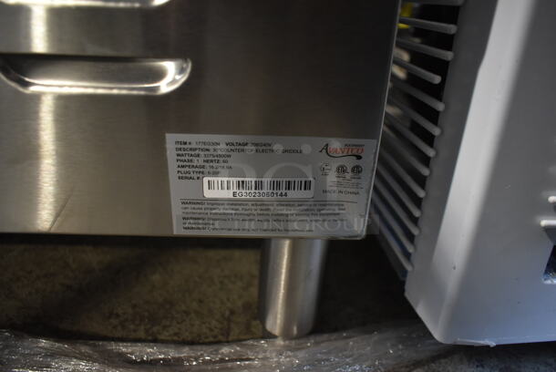 BRAND NEW SCRATCH AND DENT! Avantco 177EG30N Stainless Steel Commercial Countertop Electric Powered Flat Top Griddle w/ Thermostatic Controls. 208/240 Volts, 1 Phase.  - Image 4 of 4
