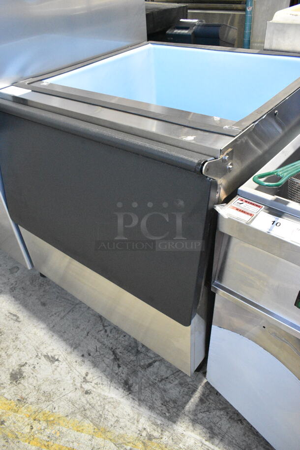 BRAND NEW SCRATCH AND DENT! 2024 Hoshizaki B-250SF 30" Ice Storage Bin with Stainless Steel Finish - 250 lb. - Image 3 of 7