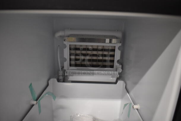 BRAND NEW SCRATCH AND DENT! 2022 Whynter UIM-502SS Stainless Steel Self Contained Ice Machine. 115 Volts, 1 Phase. 15x24x33. Tested and Working! - Image 5 of 7