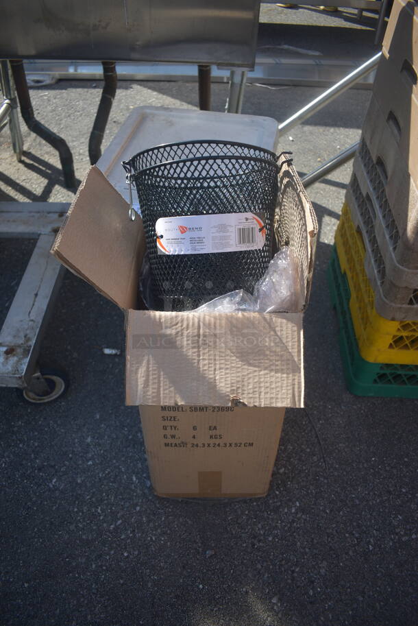 BRAND NEW IN BOX! South Bend Wire Minnow Traps, Green. - Image 1 of 4