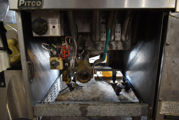 Pitco Frialator SG18 Stainless Steel Commercial Floor Style Natural Gas Powered 75 Pound Capacity Deep Fat Fryer on Commercial Casters. 140,000 BTU. - Image 6 of 6