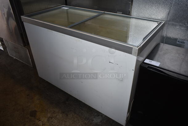 Vestfrost SCF1310 Metal Chest Freezer w/ Sliding Lids and 2 Baskets. 115 Volts, 1 Phase. Tested and Working! - Image 2 of 6