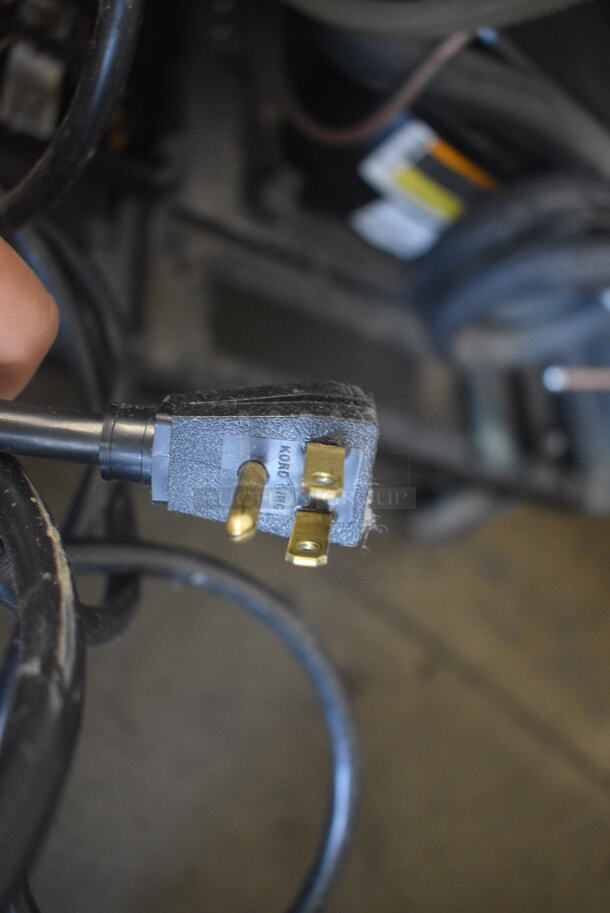 2013 True T-23F 1 Door Stainless Steel Reach in Freezer on Commercial Casters. 115 Volt, 1 Phase. Tested and Working! - Image 6 of 7