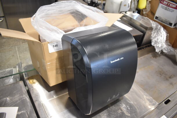 BRAND NEW IN BOX! Boardwalk Black Poly Wall Mount Paper Towel Dispenser. - Image 2 of 7