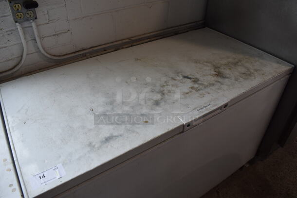 Frigidaire Metal Chest Freezer. 115 Volts, 1 Phase. Tested and Working! - Image 2 of 5