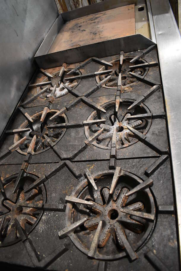 Garland Stainless Steel Commercial Natural Gas Powered 6 Burner Range w/ Flat Top Griddle, 2 Ovens, Over Shelf and Back Splash. 60x35x59.5 - Image 5 of 9