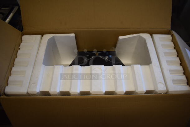 BRAND NEW SCRATCH AND DENT! Best CPDI362SB Stainless Steel 36" Range Hood. Stock Picture Used For Gallery Picture. - Image 2 of 8