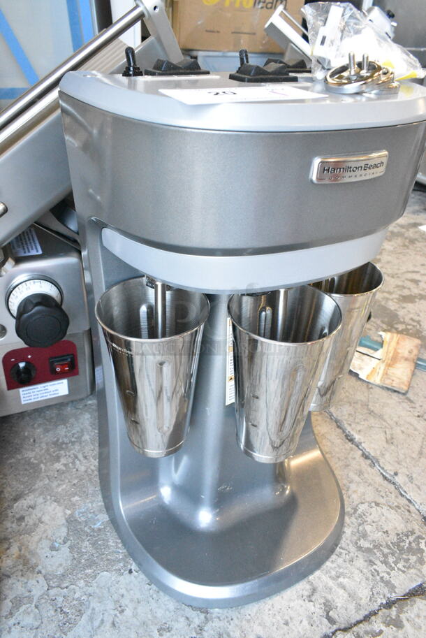 BRAND NEW SCRATCH AND DENT! Hamilton Beach HMD400R Metal Commercial Countertop Triple Spindle Drink Mixer. 120 Volts, 1 Phase. Tested and Working! - Image 5 of 10