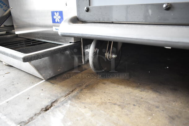 BRAND NEW SCRATCH AND DENT! 2023 Metro C519-HFC-4 Stainless Steel Commercial Single Door Warming Holding Proofing Cabinet on Commercial Casters. 120 Volts, 1 Phase. Tested and Working! - Image 3 of 6