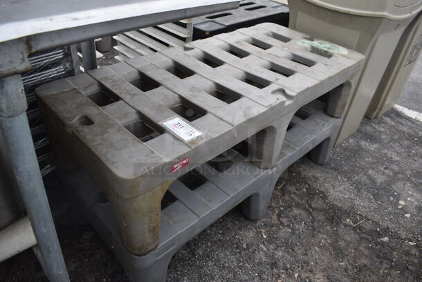 2 Metro Gray Poly Dunnage Racks. 48x22x12. 2 Times Your Bid! - Image 4 of 4
