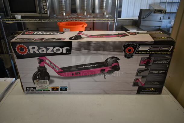 BRAND NEW SCRATCH AND DENT! Razor E90 Electric Powered Scooter. - Image 1 of 6