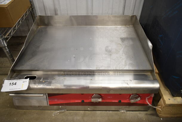 BRAND NEW SCRATCH AND DENT! Avantco 177EG24N Stainless Steel Commercial Countertop Electric Powered Flat Top Griddle. 208/240 Volts, 1 Phase. - Image 2 of 6