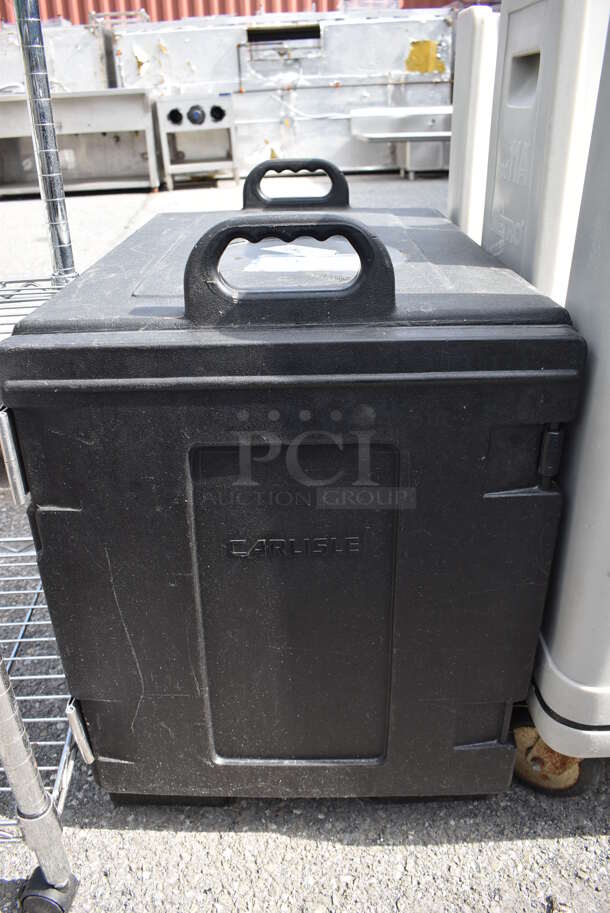 Carlisle NPC300N Black Poly Insulated Food Carrying Case.