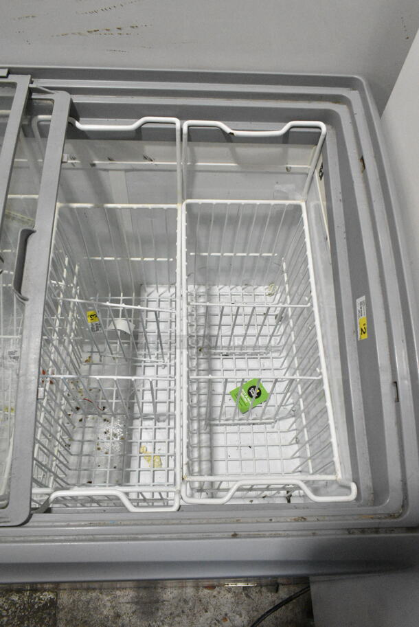 AHT RIO S Metal Commercial Chest Freezer Merchandiser on Commercial Casters. 115 Volts, 1 Phase. Tested and Working! - Image 4 of 7