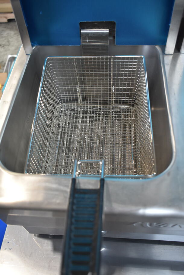 BRAND NEW SCRATCH AND DENT! 2023 Avantco 177F202 Stainless Steel 30 lb. Dual Tank Medium-Duty Electric Countertop Fryer w/ 2 Baskets and 2 Lids. 208/240 Volts, 1 Phase. - Image 6 of 9