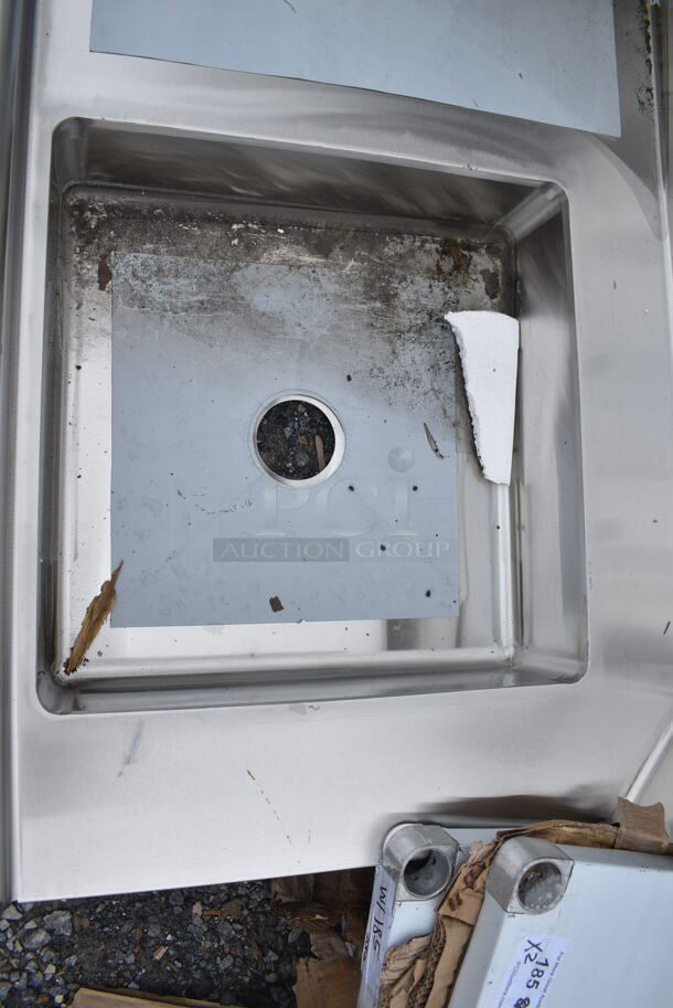 BRAND NEW SCRATCH AND DENT! Regency 600DDT48L 16 Gauge 4' Soiled / Dirty Dish Table - Left Drainboard. No Legs. - Image 4 of 6