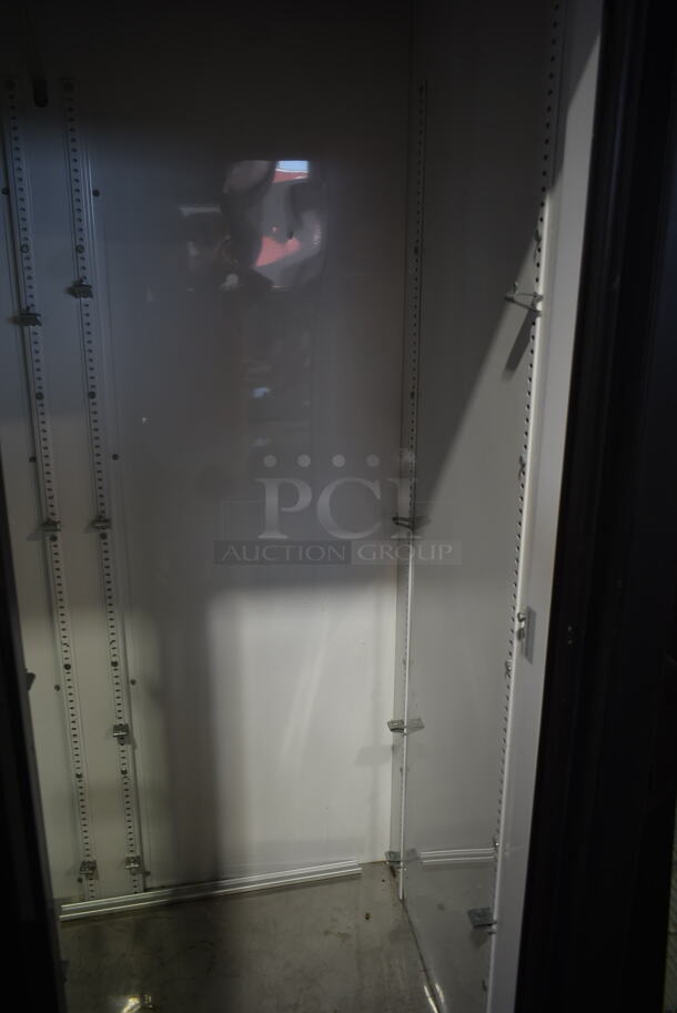 True GDM-37 Metal Commercial 2 Door Reach In Cooler Merchandiser. 115 Volts, 1 Phase.  Tested and Powers On But Does Not Get Cold - Image 3 of 6