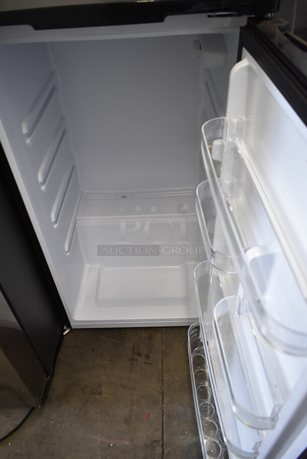 Frigidaire EFR780-6COM Cooler Freezer. 120 Volts, 1 Phase. Tested and Working! - Image 3 of 6