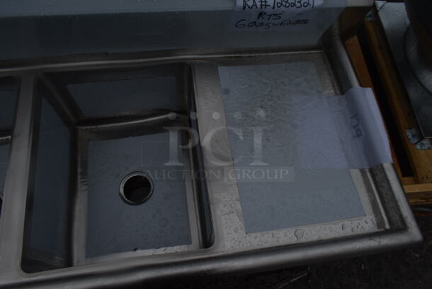 BRAND NEW SCRATCH AND DENT! Regency 600S31620218 88" 16 Gauge Stainless Steel Three Compartment Commercial Sink with Galvanized Steel Legs and 2 Drainboards - 16" x 20" x 12" Bowls. No Legs. - Image 3 of 6