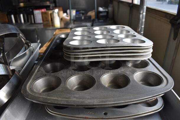 ALL ONE MONEY! Tier Lot of Various Metal Items Including Muffin Baking Pans, Stock Pot - Image 6 of 7