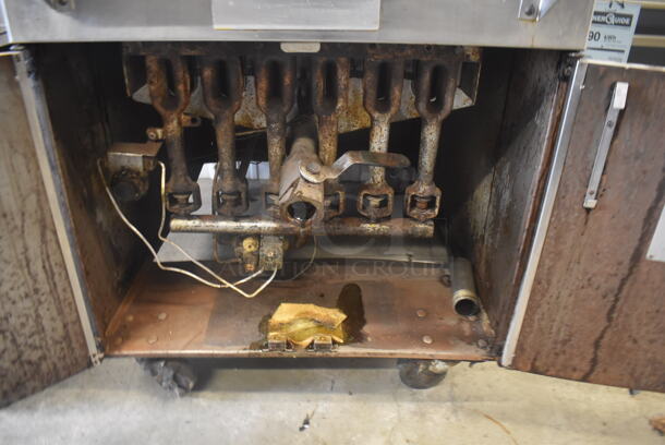 Pitco 24FS Donut Fryer Natural Gas Powered on Commercial Casters. 150,000 BTU - Image 5 of 6