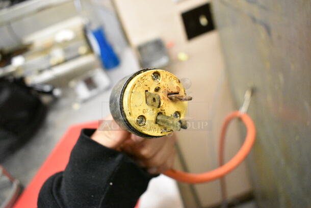 Metro HM2000 Metal Commercial Heated Holding Cabinet on Commercial Casters. 115/208 Volts, 1 Phase. This Unit Was In Working Condition When the Restaurant Closed. (kitchen entryway) - Image 5 of 5