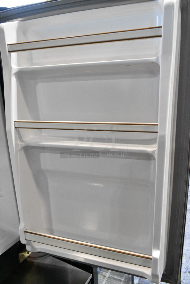 Tatung TR-4RD Mini Cooler. 115 Volts, 1 Phase. Tested and Powers On But Does Not Get Cold - Image 4 of 6