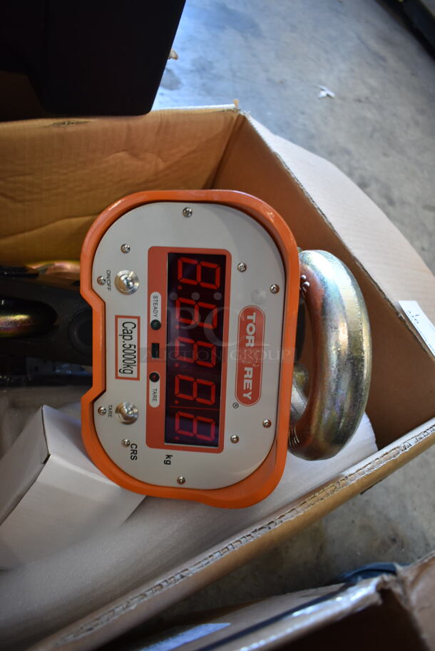 BRAND NEW SCRATCH AND DENT! Torrey CRS-5000 Orange Metal 10,000 lb. Digital Crane Scale - Image 4 of 5
