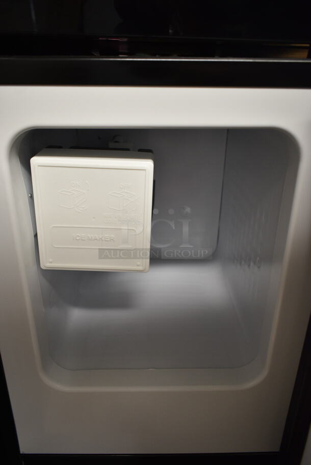 BRAND NEW SCRATCH AND DENT! Whynter UIM-155 15" Built In Ice Maker Machine Stainless Steel 12lb. 115 Volts, 1 Phase. Tested and Working! - Image 5 of 6