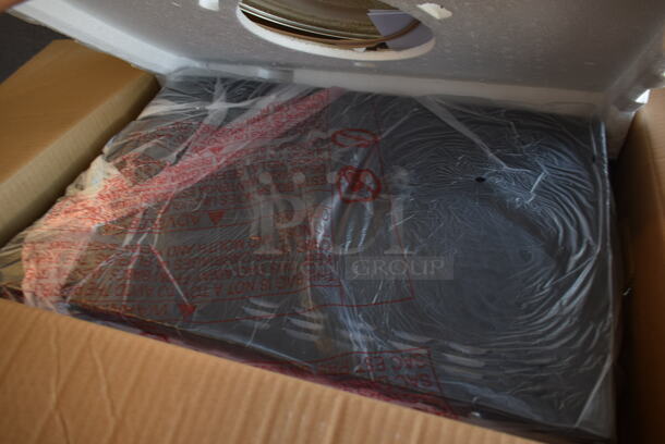 BRAND NEW IN BOX! Criterion CCM11M1B Countertop Microwave Oven w/ Plate. 120 Volts, 1 Phase. - Image 6 of 7