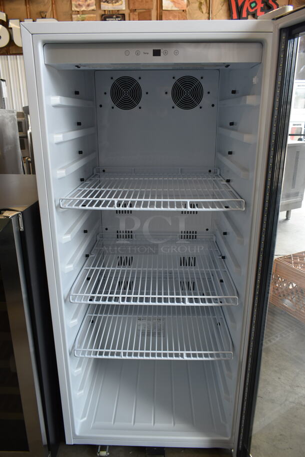 BRAND NEW SCRATCH AND DENT! Whynter CBM-1060XLW Freestanding 10.6 cu. ft. Stainless Steel Commercial Beverage Merchandiser with Superlit Door and Lock - White. 115 Volts, 1 Phase. Tested and Working! - Image 3 of 5