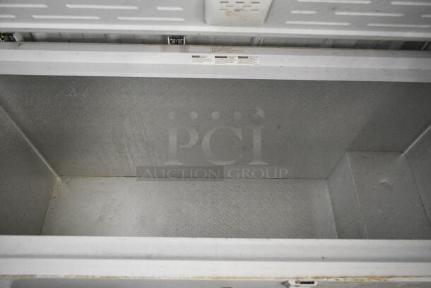 General Electric GE FCM16SLBWW Metal Chest Freezer w/ Hinge Lid. 115 Volts, 1 Phase. Tested and Powers On But Does Not Get Cold - Image 3 of 4