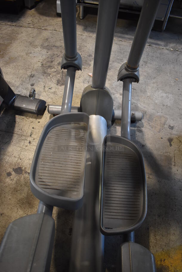 Life Fitness Metal Commercial Elliptical Machine. 28x80x60. Tested and Working! - Image 4 of 6
