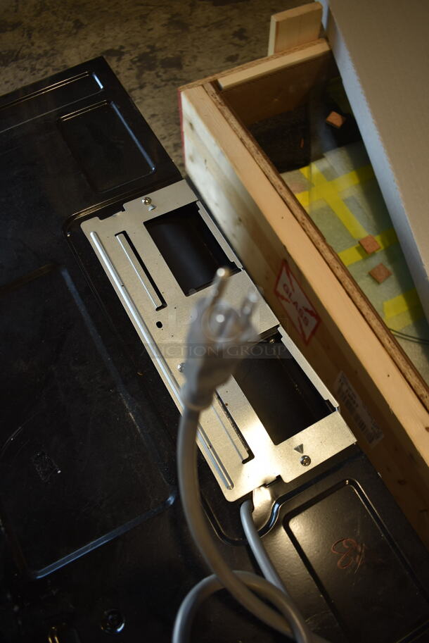 Frigidaire FFMV164LSA Metal Residential Microwave Oven. 120 Volts, 1 Phase. - Image 7 of 9