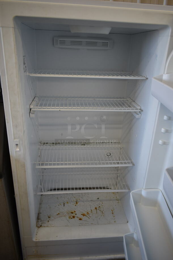 Electrolux FFFH17F4QW0 Metal Single Door Reach In Freezer. 115 Volts, 1 Phase. Tested and Working! - Image 2 of 4
