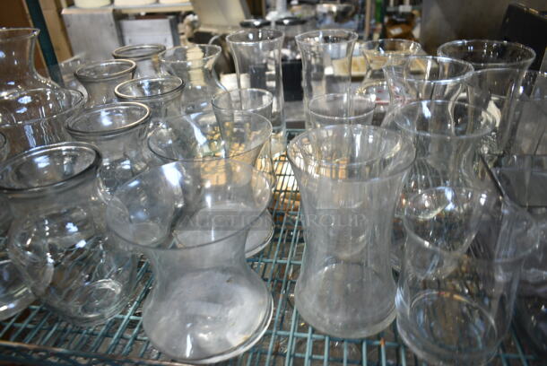 ALL ONE MONEY! Tier Lot of Various Items Including Vases - Image 4 of 5