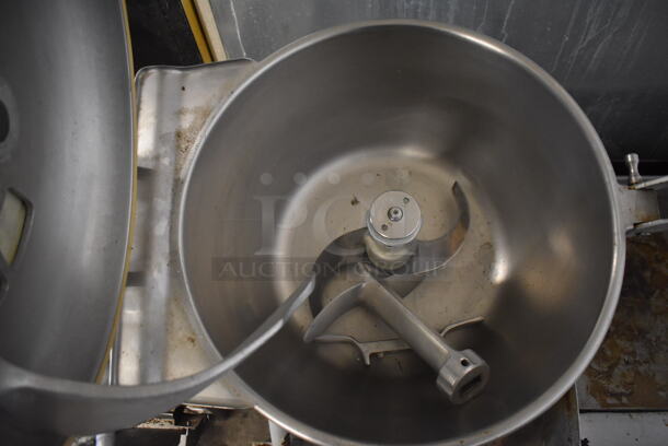 Hobart VCM40 Metal Commercial Floor Style Vertical Cutter Mixer. 220 Volts, 3 Phase. 29x24x46 - Image 4 of 7