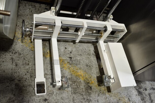 2023 CU030 Metal Commercial Battery Powered 440 Pound Capacity Automatic Bowl Lift. Comes w/ Key! Tested and Working! - Image 3 of 7